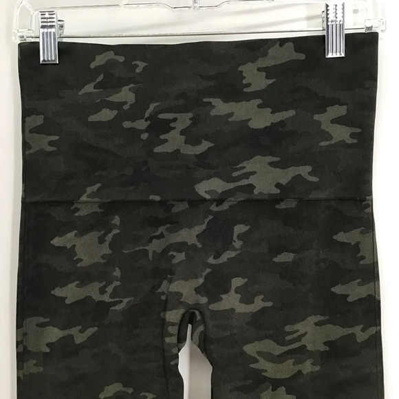 SPANX Women’s Look at Me Now Seamless Camo Leggings - Picture 5 of 7